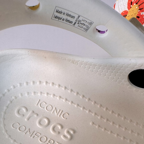 Crocs women’s Rainboy Daisy Pride platform , Size 10 W - Picture 11 of 11